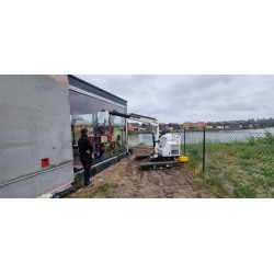 Zasklievanie terasy, vákuová prísavka a pásový manipulátor