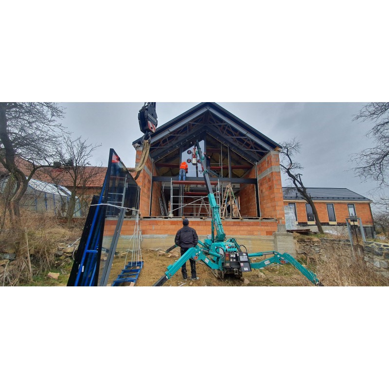 Zasklievanie mini žeriavom