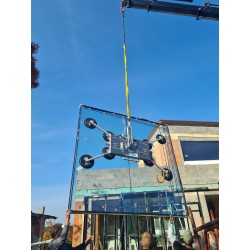 nadrozmerné zasklievanie pomocou vákuovej prísavky